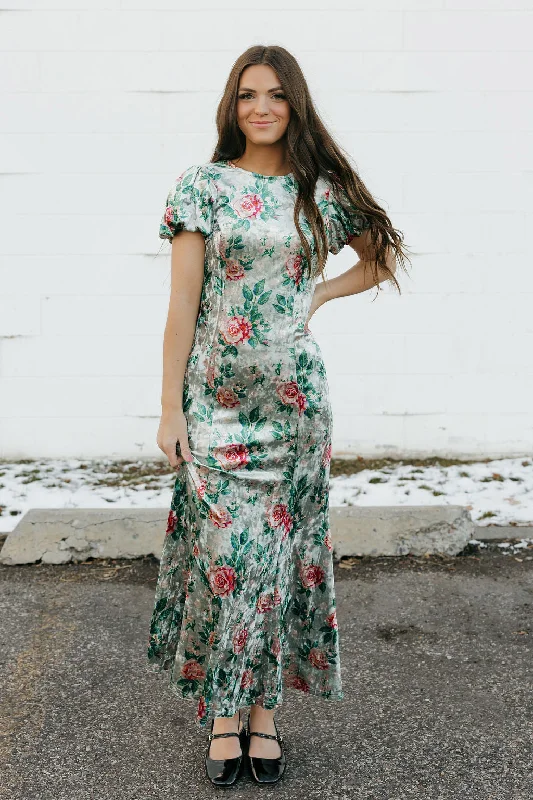 ladies-floral-dress-influencer-iris-Elise Dress-Mint Floral